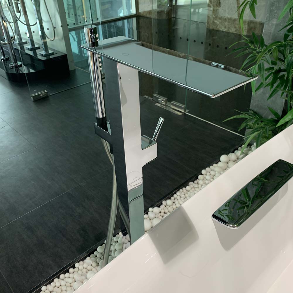 Vòi xả bồn tắm TOTO TBP02303AA đặt sàn nóng lạnh