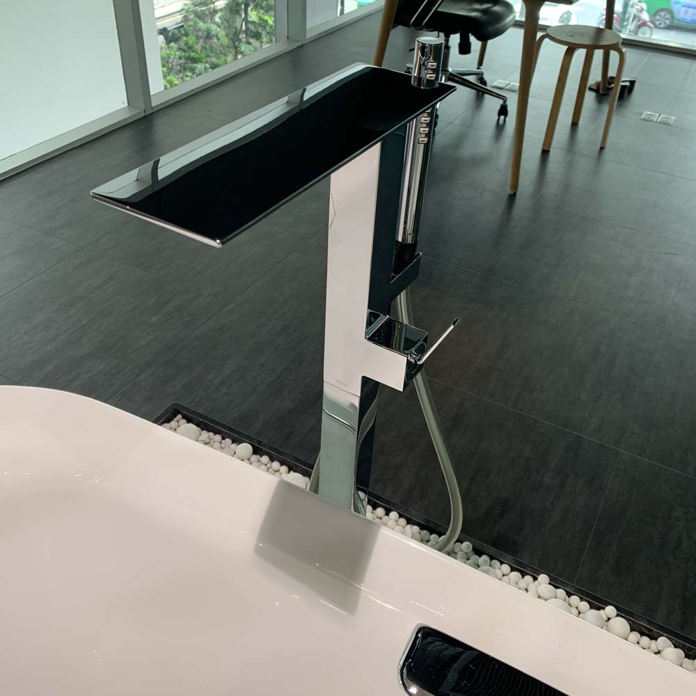 Vòi xả bồn tắm TOTO TBP02303AA đặt sàn nóng lạnh