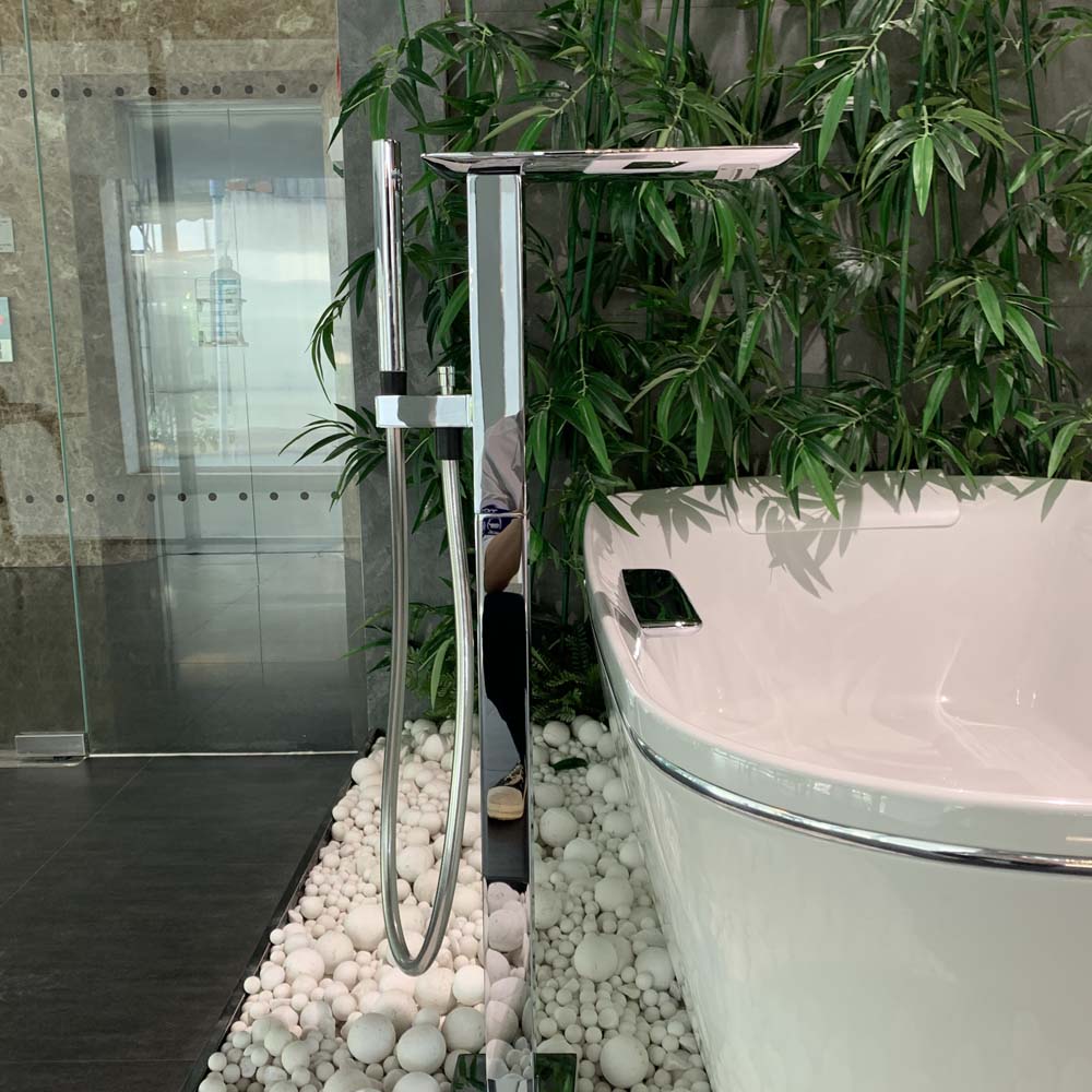 Vòi xả bồn tắm TOTO TBP02303AA đặt sàn nóng lạnh