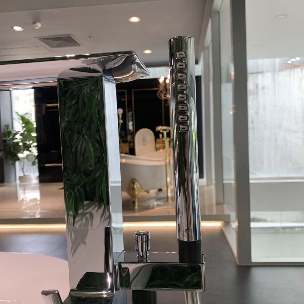 Vòi xả bồn tắm TOTO TBP02303AA đặt sàn nóng lạnh