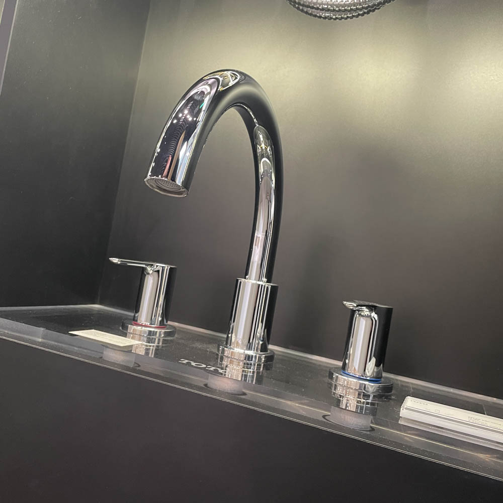 Vòi xả bồn tắm TOTO TBS01201BA nóng lạnh