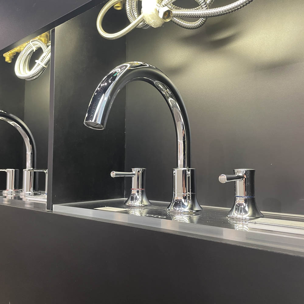 Vòi xả bồn tắm TOTO TBS02201BA nóng lạnh