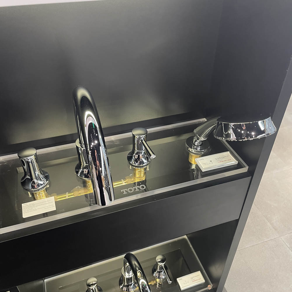 Vòi xả bồn tắm TOTO TBS02202BA nóng lạnh kèm tay sen