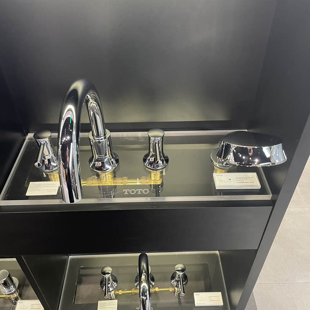 Vòi xả bồn tắm TOTO TBS02202BA nóng lạnh kèm tay sen