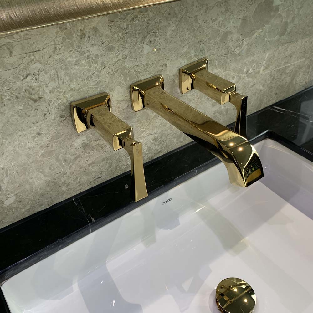 Vòi lavabo nóng lạnh gắn tường TOTO DLB202#PG