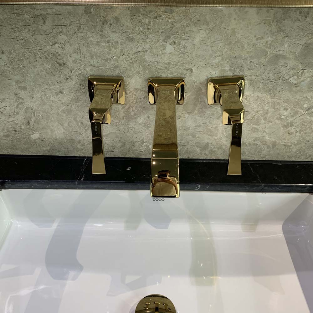 Vòi lavabo nóng lạnh gắn tường TOTO DLB202#PG