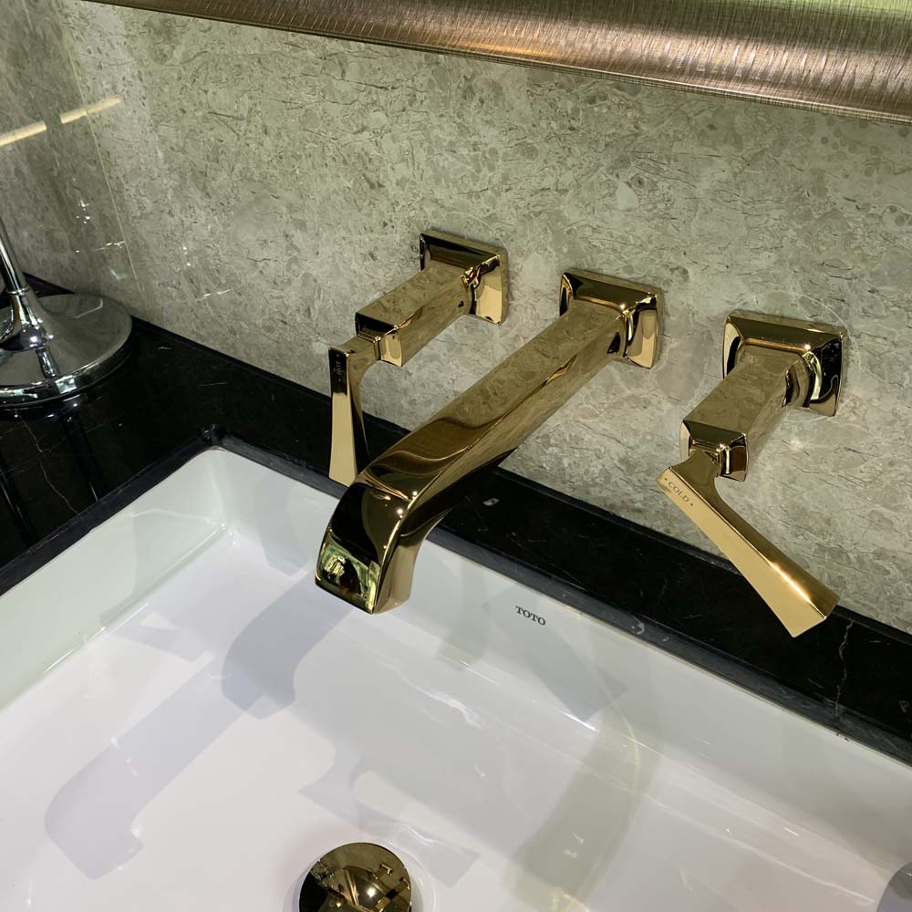 Vòi lavabo nóng lạnh gắn tường TOTO DLB202#PG