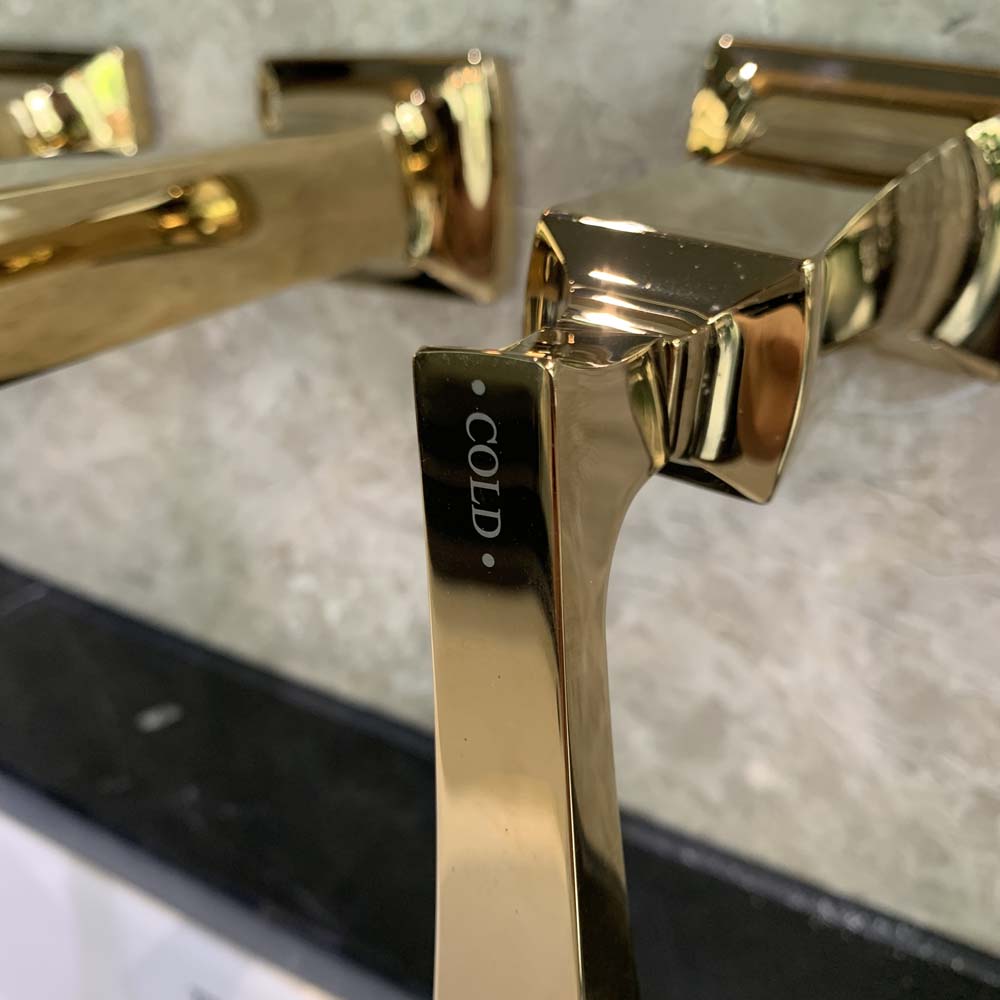 Vòi lavabo nóng lạnh gắn tường TOTO DLB202#PG