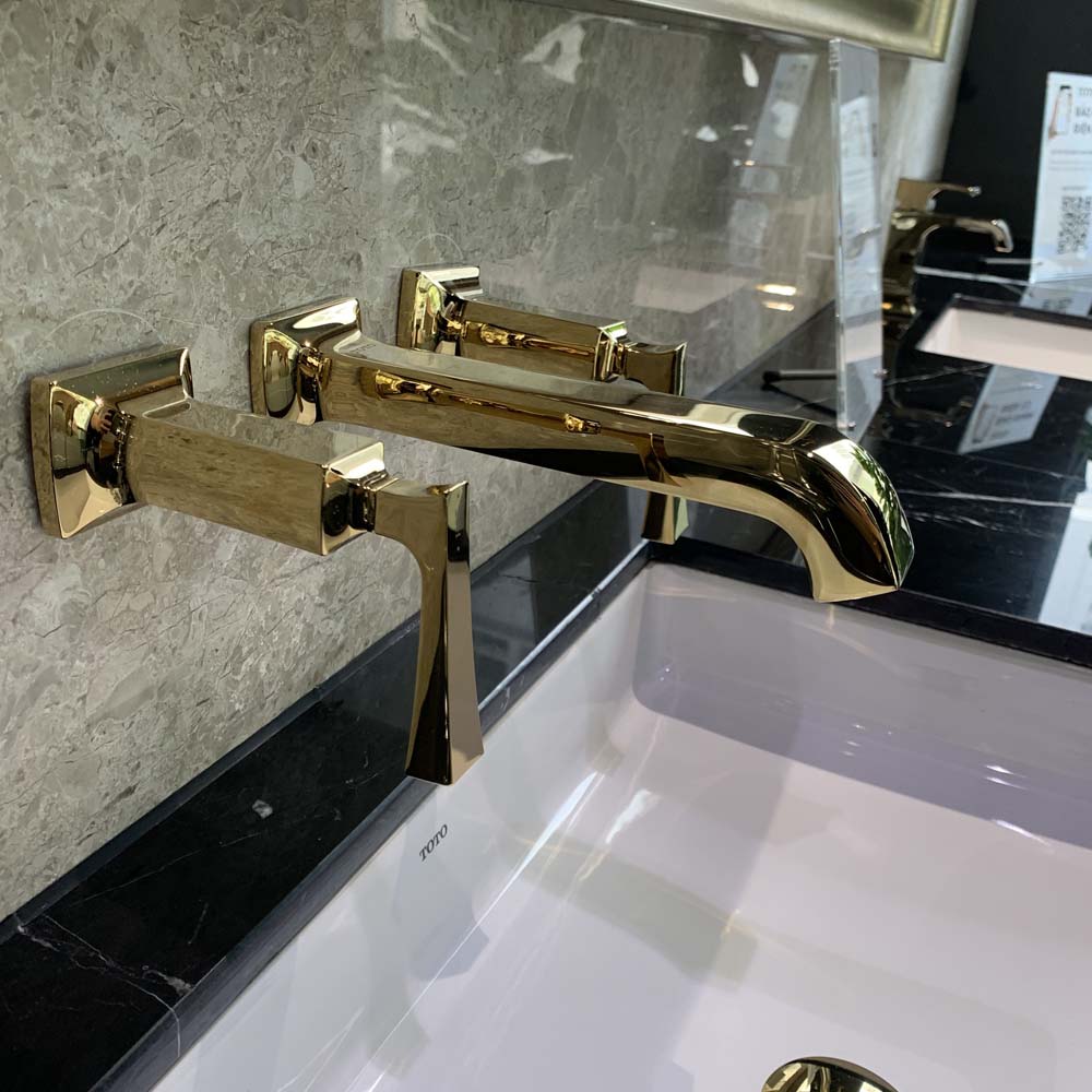 Vòi lavabo nóng lạnh gắn tường TOTO DLB202#PG