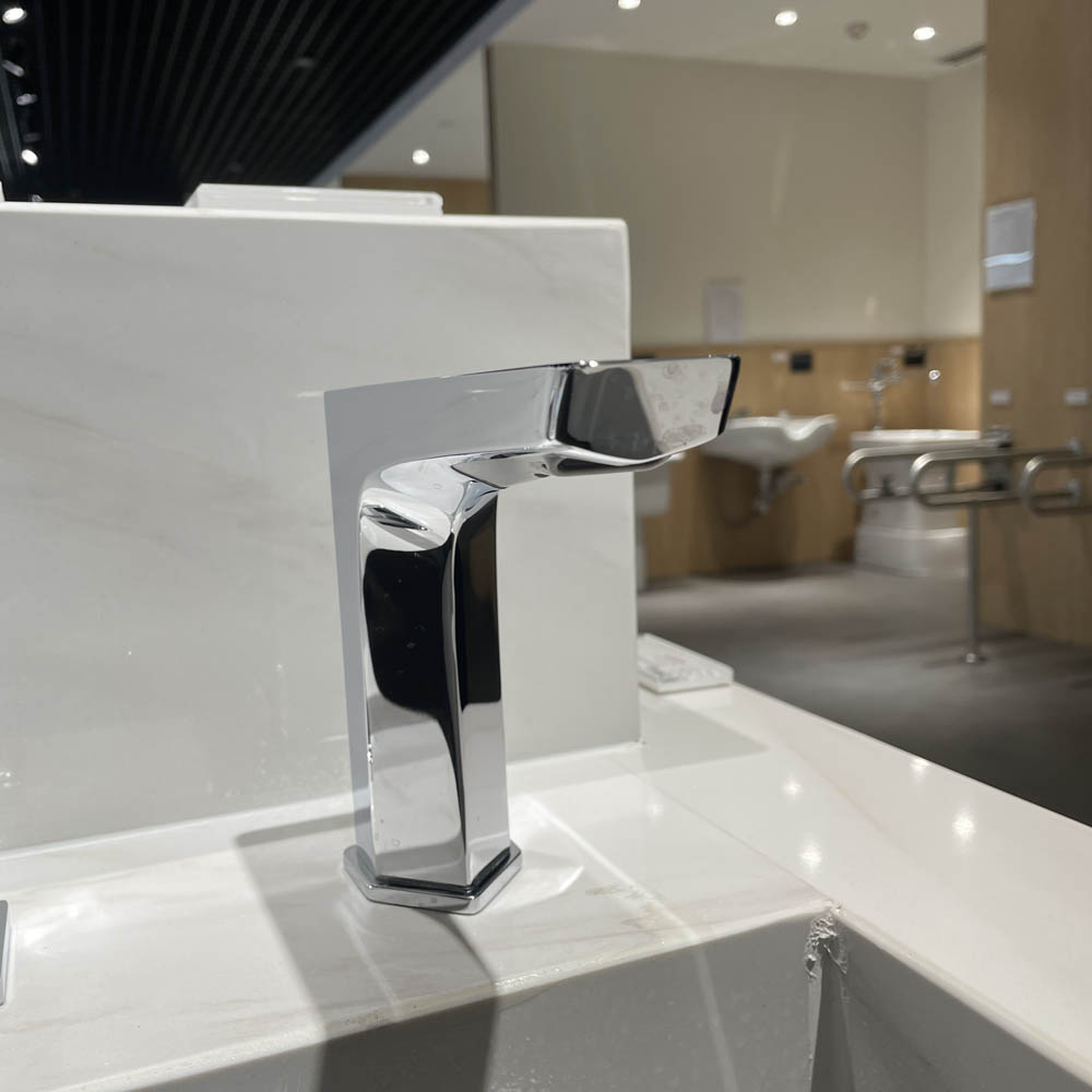 Vòi lavabo cảm ứng TOTO TLE20006A
