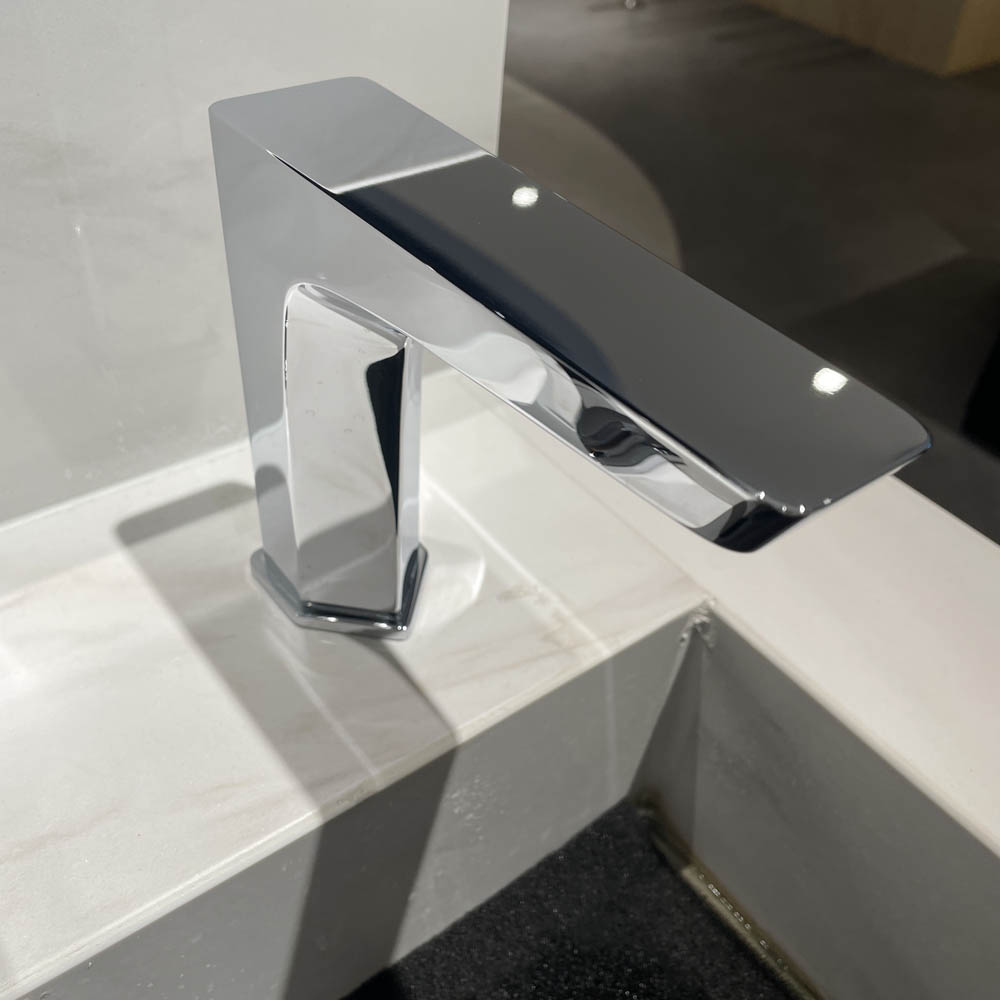 Vòi lavabo cảm ứng TOTO TLE20006A