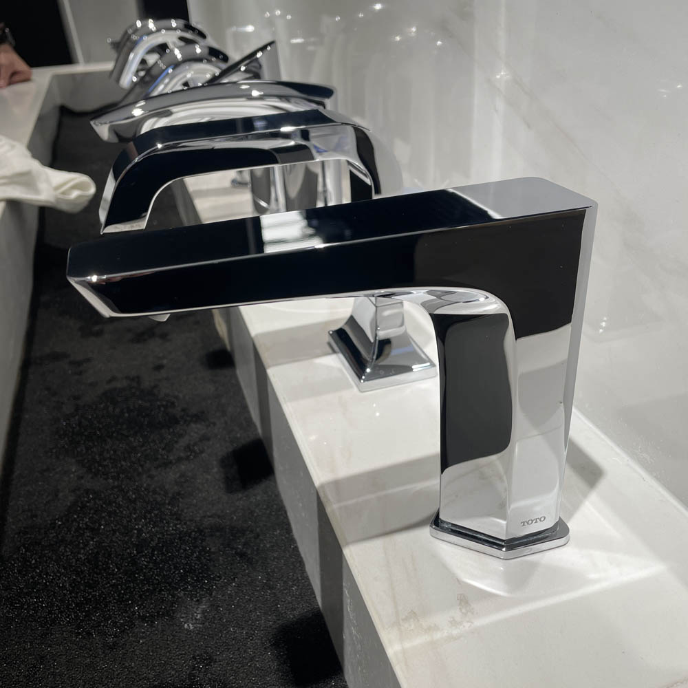 Vòi lavabo cảm ứng TOTO TLE20006A