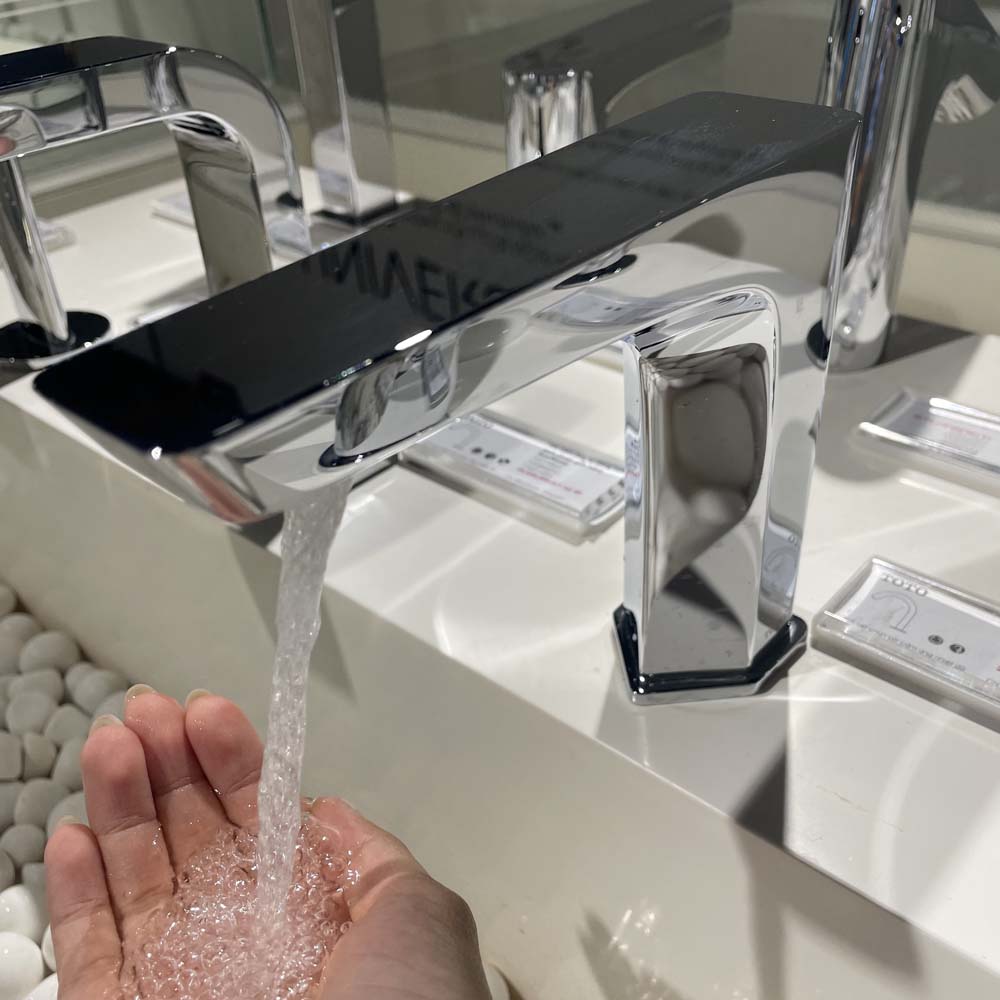 Vòi lavabo cảm ứng TOTO TLE20006A
