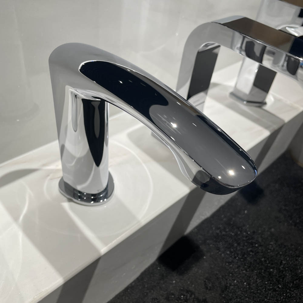 Vòi lavabo cảm ứng TOTO TLE22006A