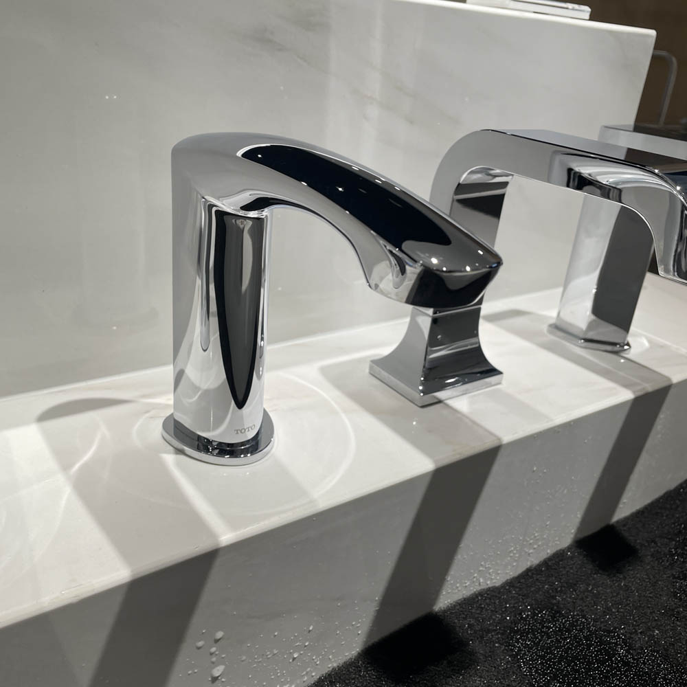 Vòi lavabo cảm ứng TOTO TLE22006A