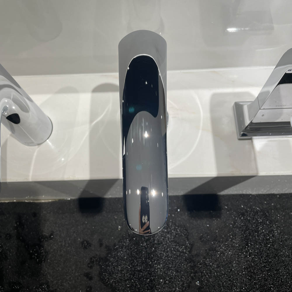 Vòi lavabo cảm ứng TOTO TLE22006A