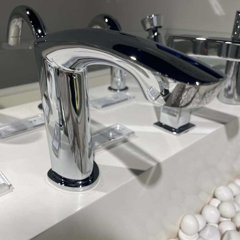 Vòi lavabo cảm ứng TOTO TLE22006A