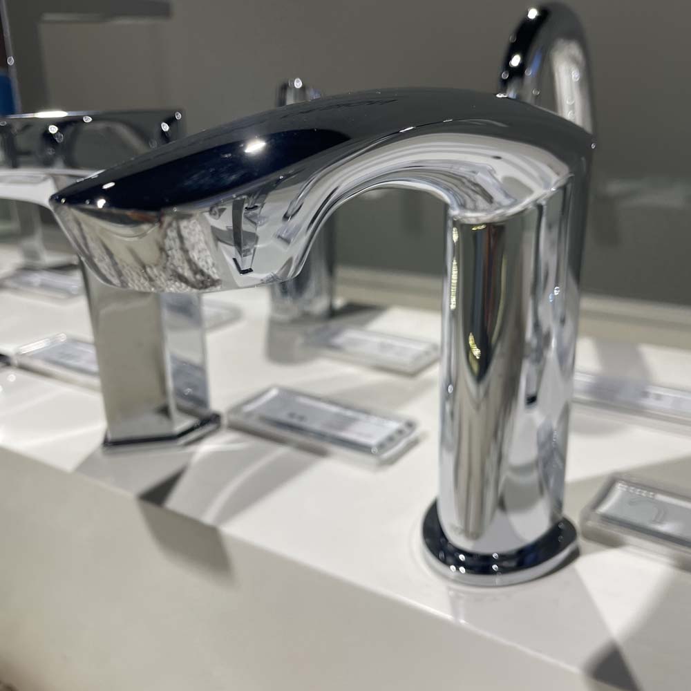 Vòi lavabo cảm ứng TOTO TLE22006A