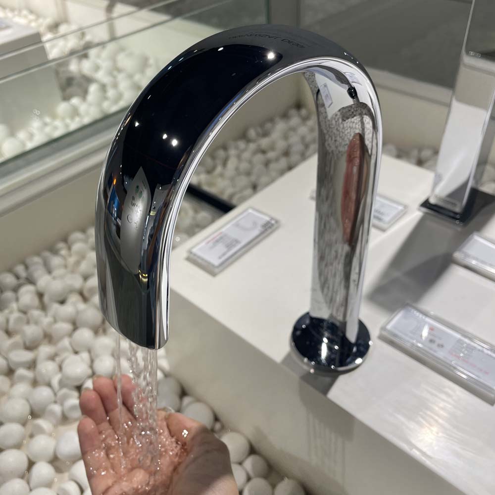 Vòi lavabo cảm ứng TOTO TLE24006A