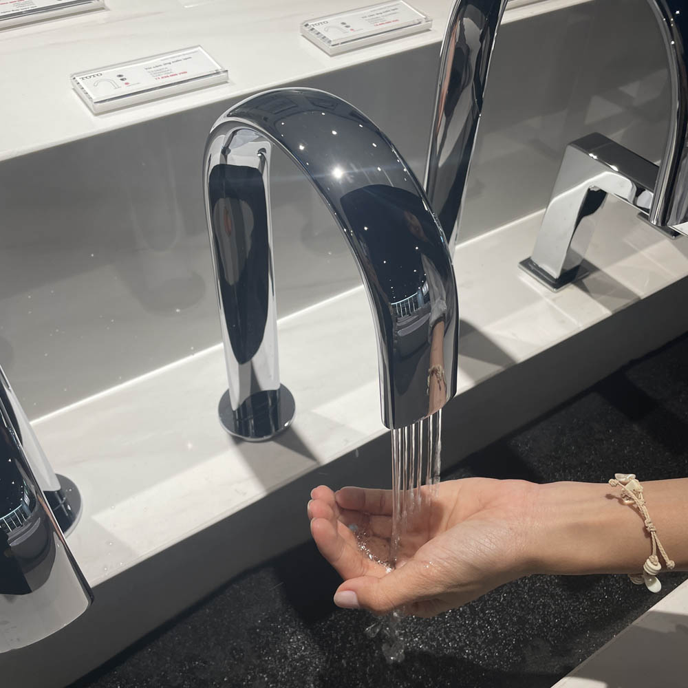 Vòi lavabo cảm ứng TOTO TLE24007A