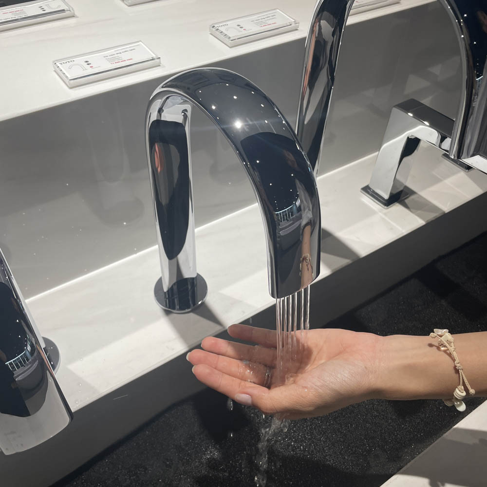 Vòi lavabo cảm ứng TOTO TLE24007A