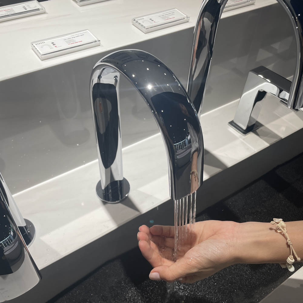 Vòi lavabo cảm ứng TOTO TLE24007A