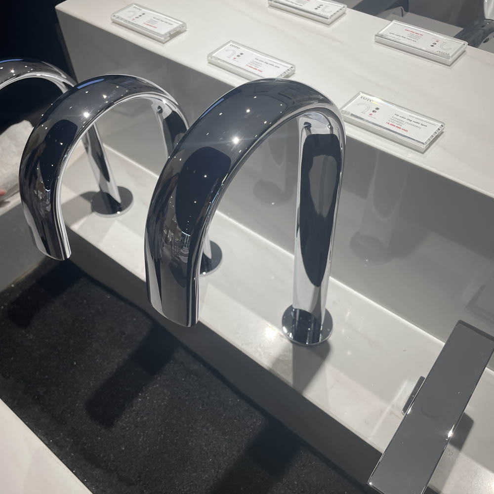 Vòi lavabo cảm ứng TOTO TLE24008A