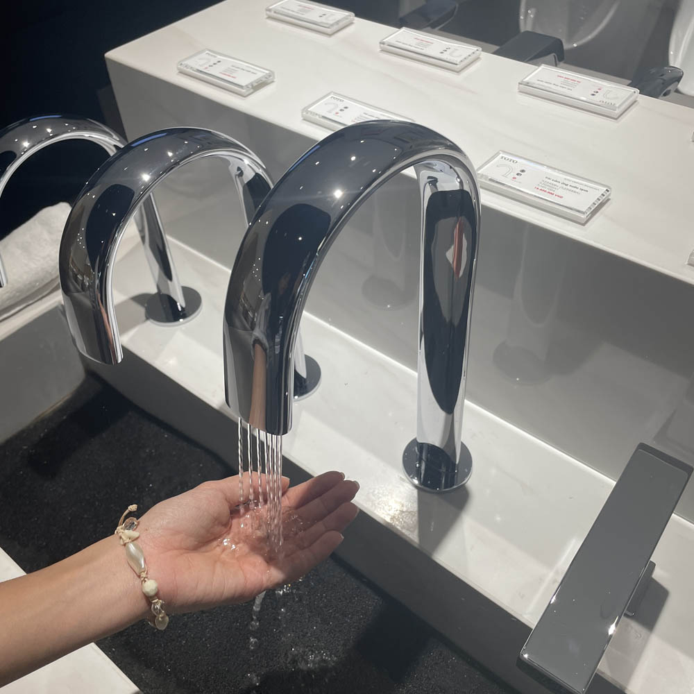 Vòi lavabo cảm ứng TOTO TLE24008A