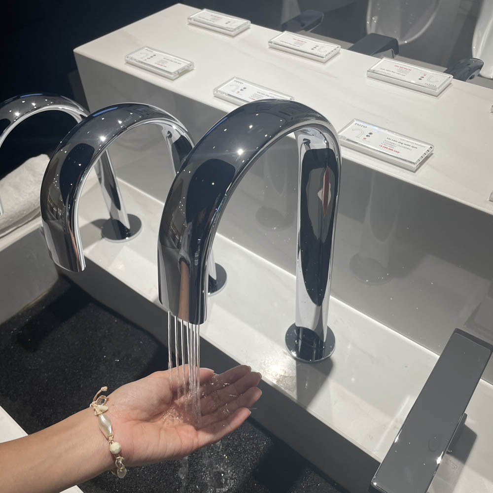 Vòi lavabo cảm ứng TOTO TLE24008A