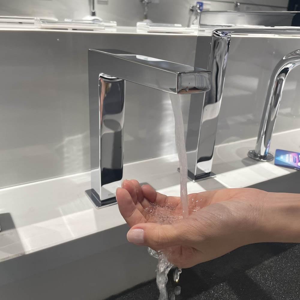 Vòi lavabo cảm ứng nóng lạnh TOTO TLE25007V