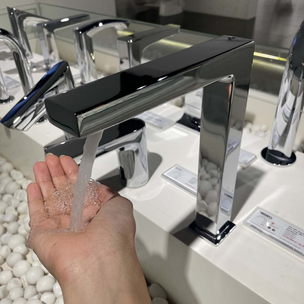 Vòi lavabo cảm ứng TOTO TLE25008A