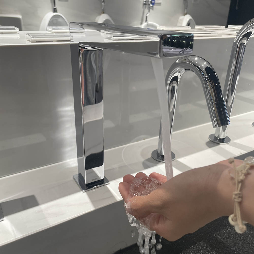 Vòi lavabo cảm ứng TOTO TLE25008V