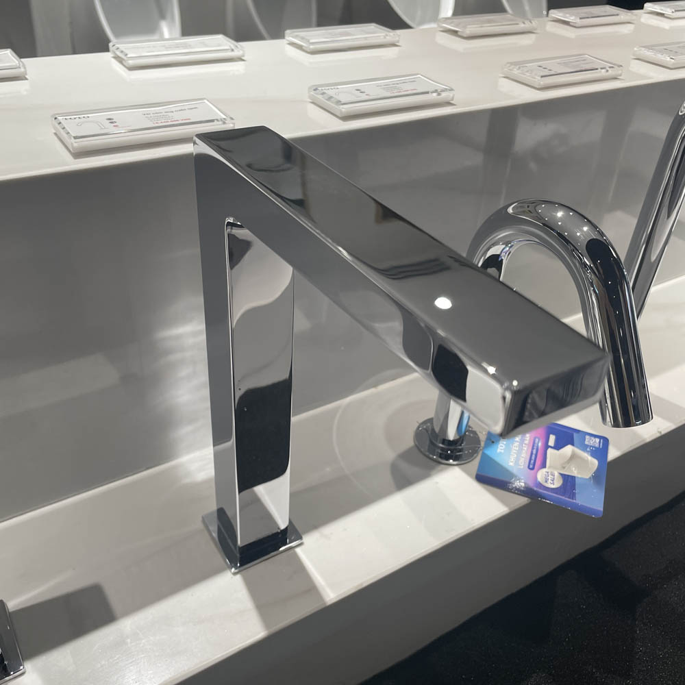 Vòi lavabo cảm ứng TOTO TLE25008V