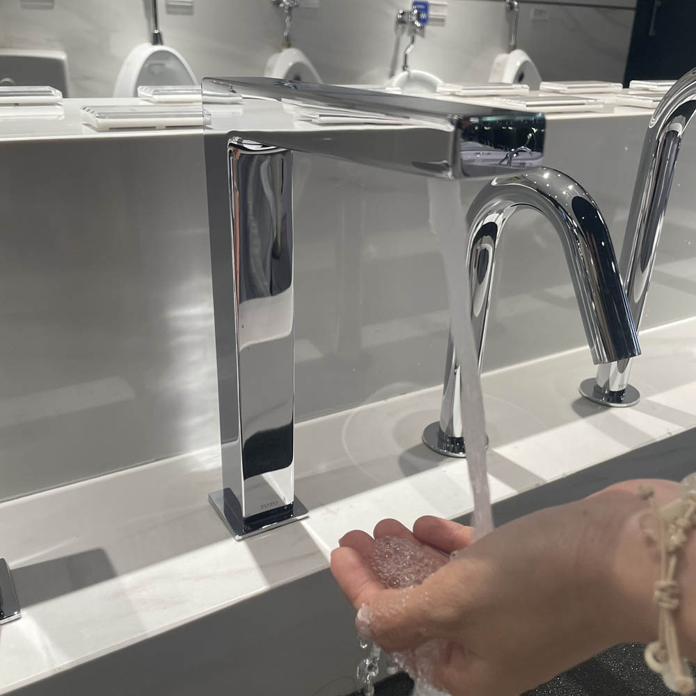 Vòi lavabo cảm ứng TOTO TLE25008V