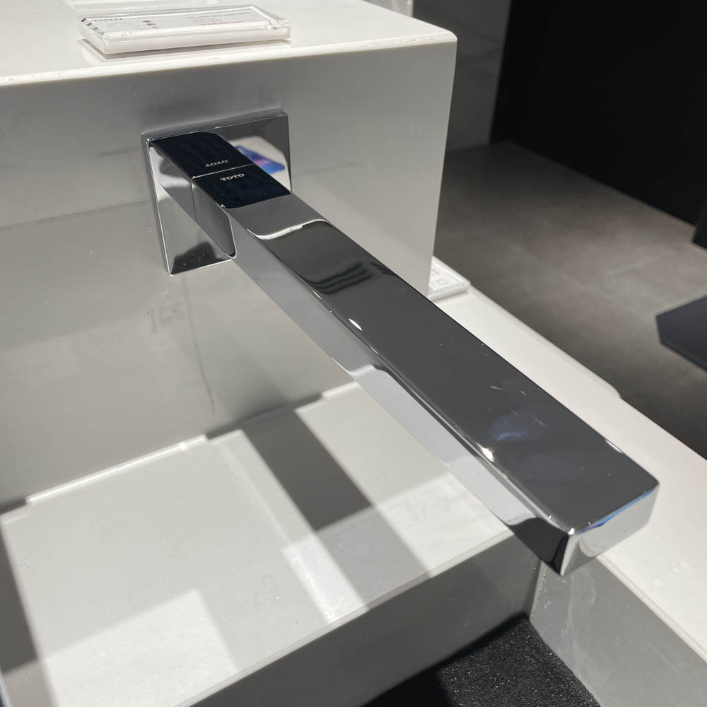 Vòi lavabo cảm ứng gắn tường TOTO TLE25010A