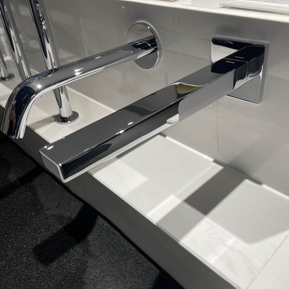 Vòi lavabo cảm ứng gắn tường TOTO TLE25010A