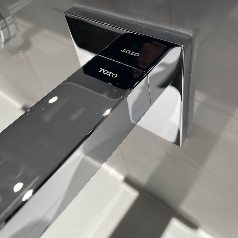 Vòi lavabo cảm ứng gắn tường TOTO TLE25010A