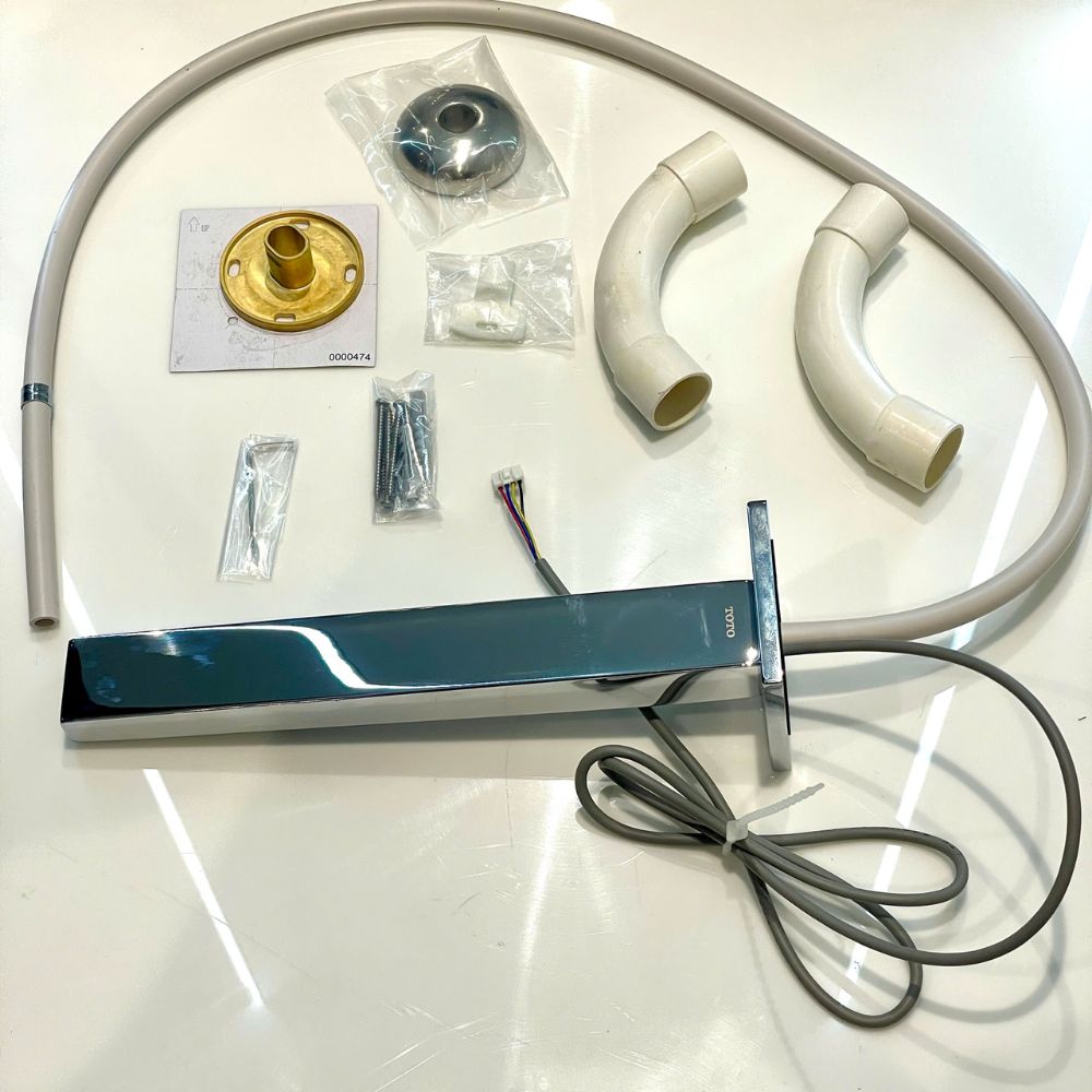 Vòi lavabo cảm ứng gắn tường TOTO TLE25010A