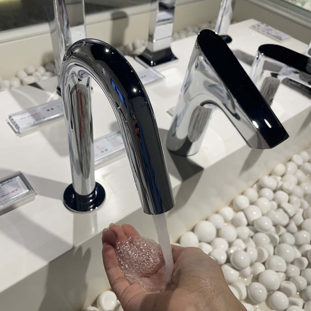 Vòi lavabo cảm ứng TOTO TLE26006A