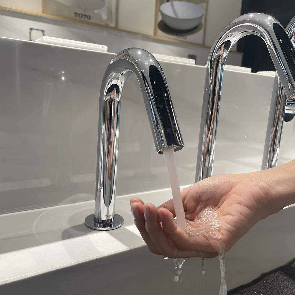 Vòi lavabo cảm ứng TOTO TLE26006V