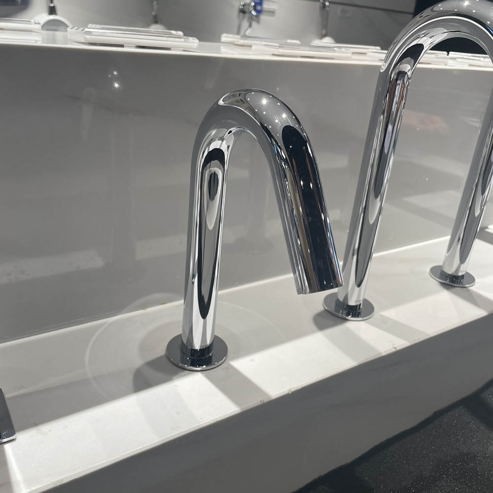 Vòi lavabo cảm ứng TOTO TLE26006V