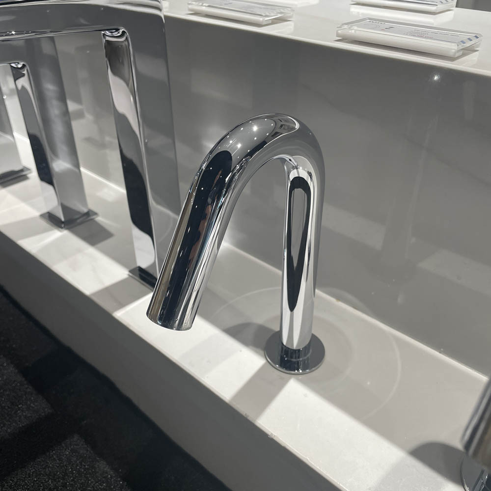 Vòi lavabo cảm ứng TOTO TLE26006V