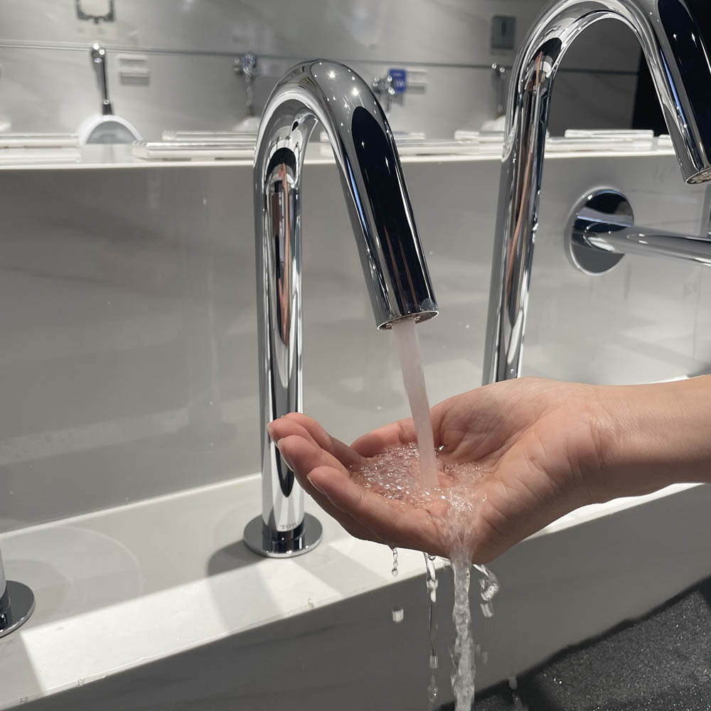 Vòi lavabo cảm ứng TOTO TLE26007V