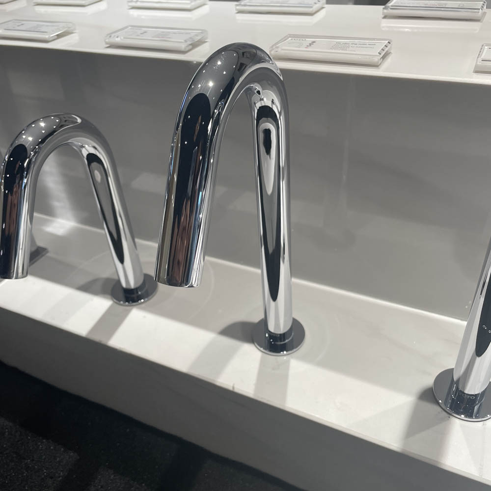 Vòi lavabo cảm ứng TOTO TLE26007V