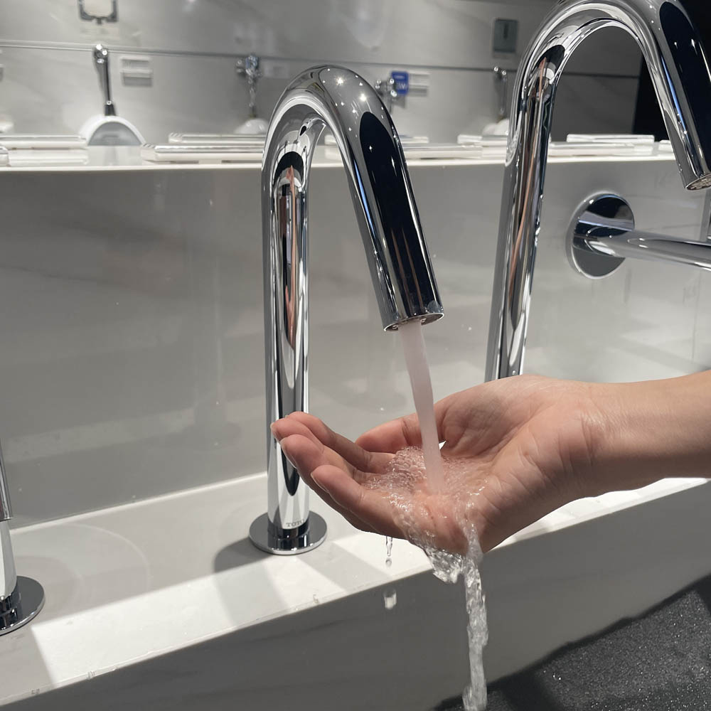 Vòi lavabo cảm ứng TOTO TLE26007V