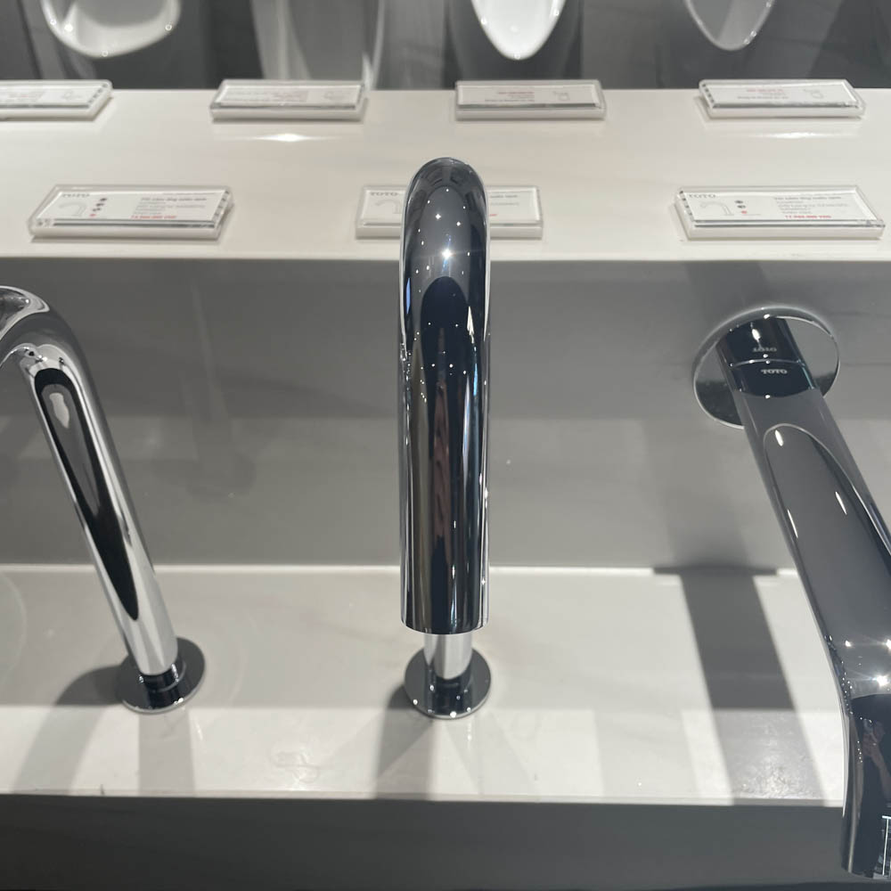 Vòi lavabo cảm ứng TOTO TLE26008V