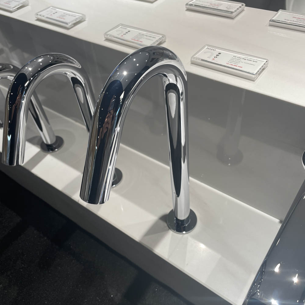 Vòi lavabo cảm ứng TOTO TLE26008V