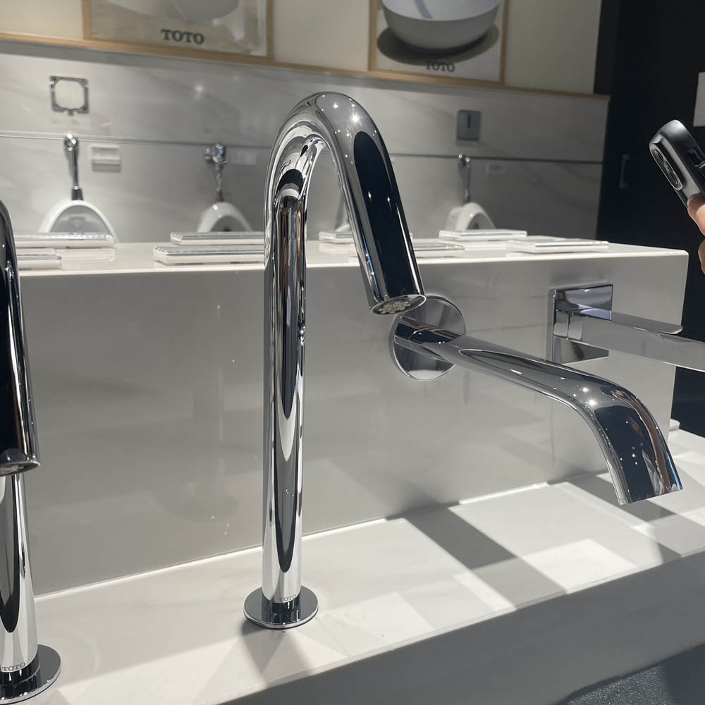 Vòi lavabo cảm ứng TOTO TLE26008V