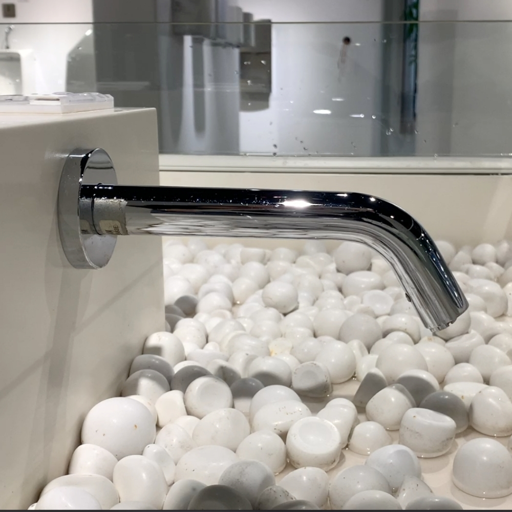 Vòi lavabo cảm ứng TOTO TLE26010A