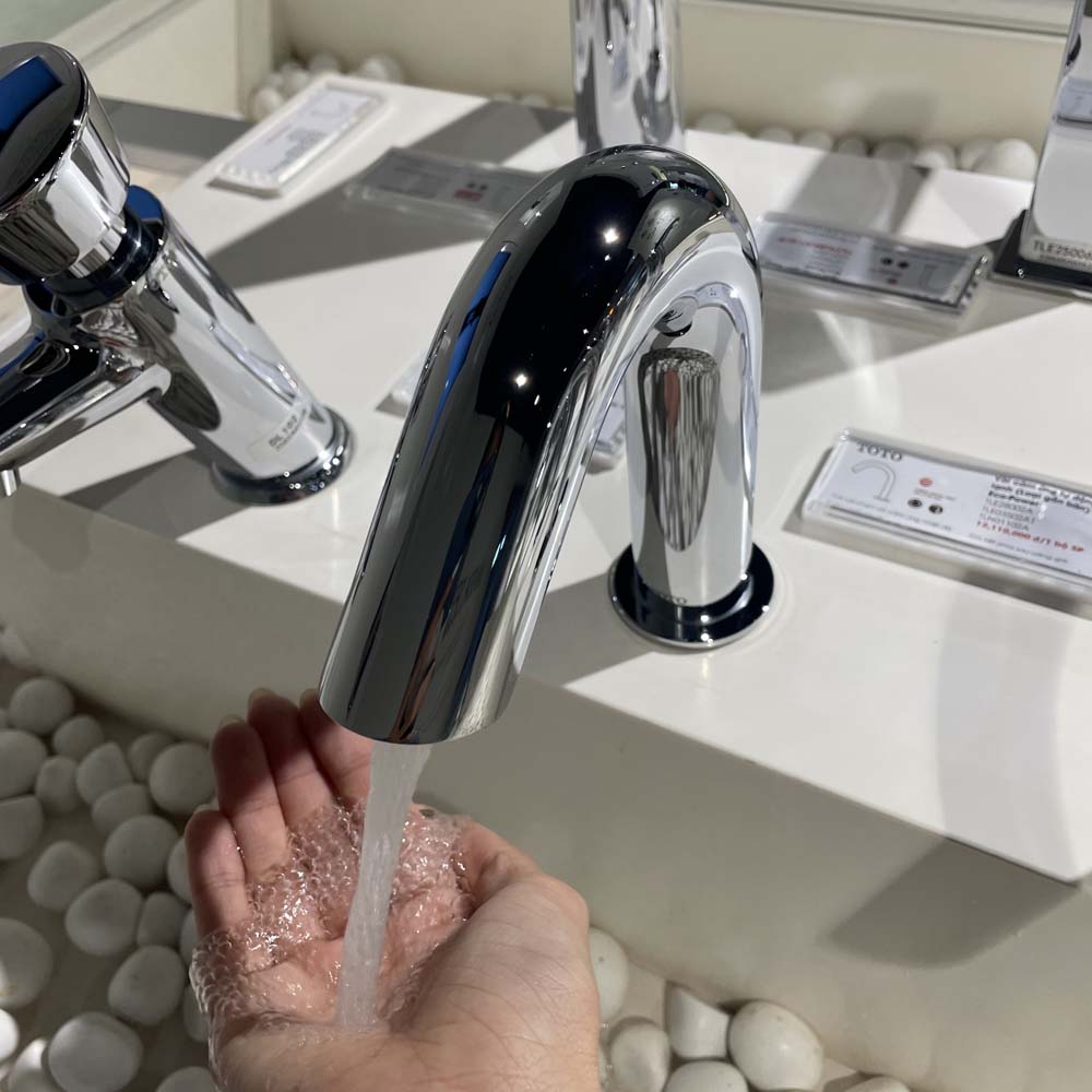 Vòi lavabo cảm ứng TOTO TLE28002A TLE03502A1 TLN01102A (nước lạnh - tái tạo năng lượng)